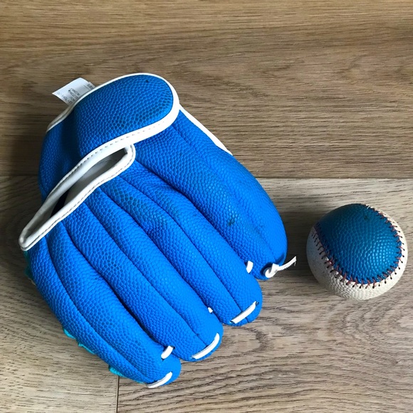 ⚾️ Little Boys Baseball Glove & Ball (3-4 yr old) - Picture 2 of 3